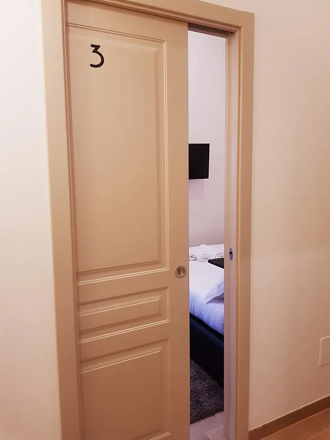 Cairoli Rooms Roma 3*,